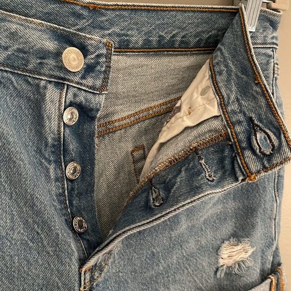 Levi’s 501 Denim Distressed Cuffed Shorts 100% Cotton size 27 - Picture 2 of 8